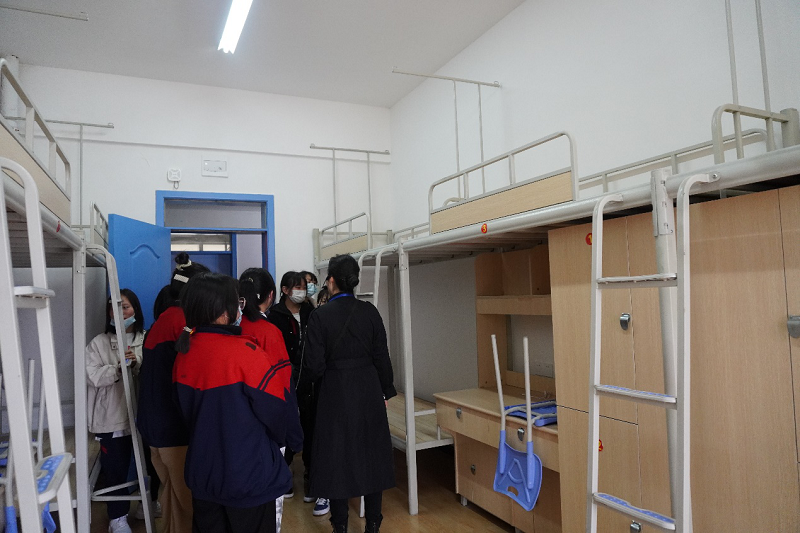 红湖中学,乐平中学师生来我院参观学习