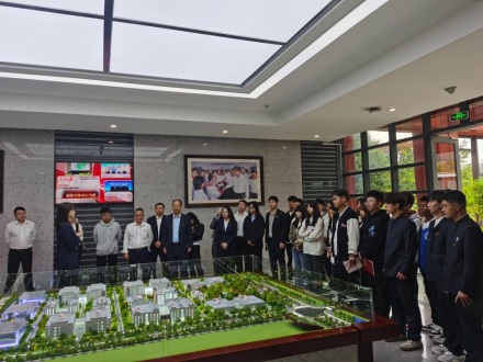 职场零距离-信息工程学院（中兴通讯数字产业学院）师生到企业参观学习