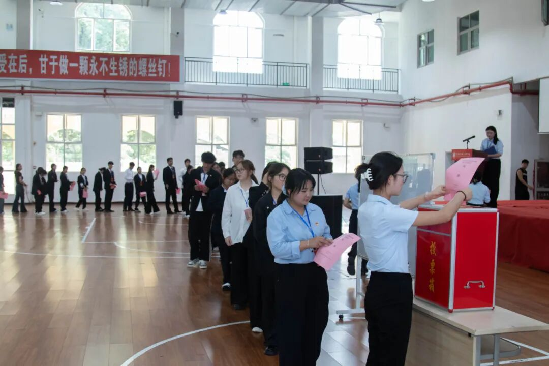 高举团旗跟党走 我校第二次团代会圆满落幕
