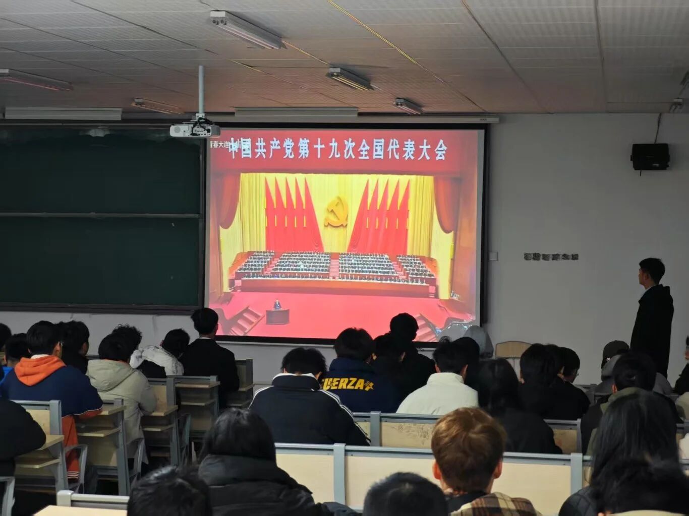 青春志愿行，奉献新时代 | 航空机电学院开展“清洁校园”与“雷锋精神”主题活动