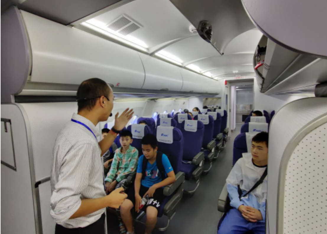 贵州民用航空职业学院 “护航”开展北京师范大学贵阳附属中学暑期实践活动